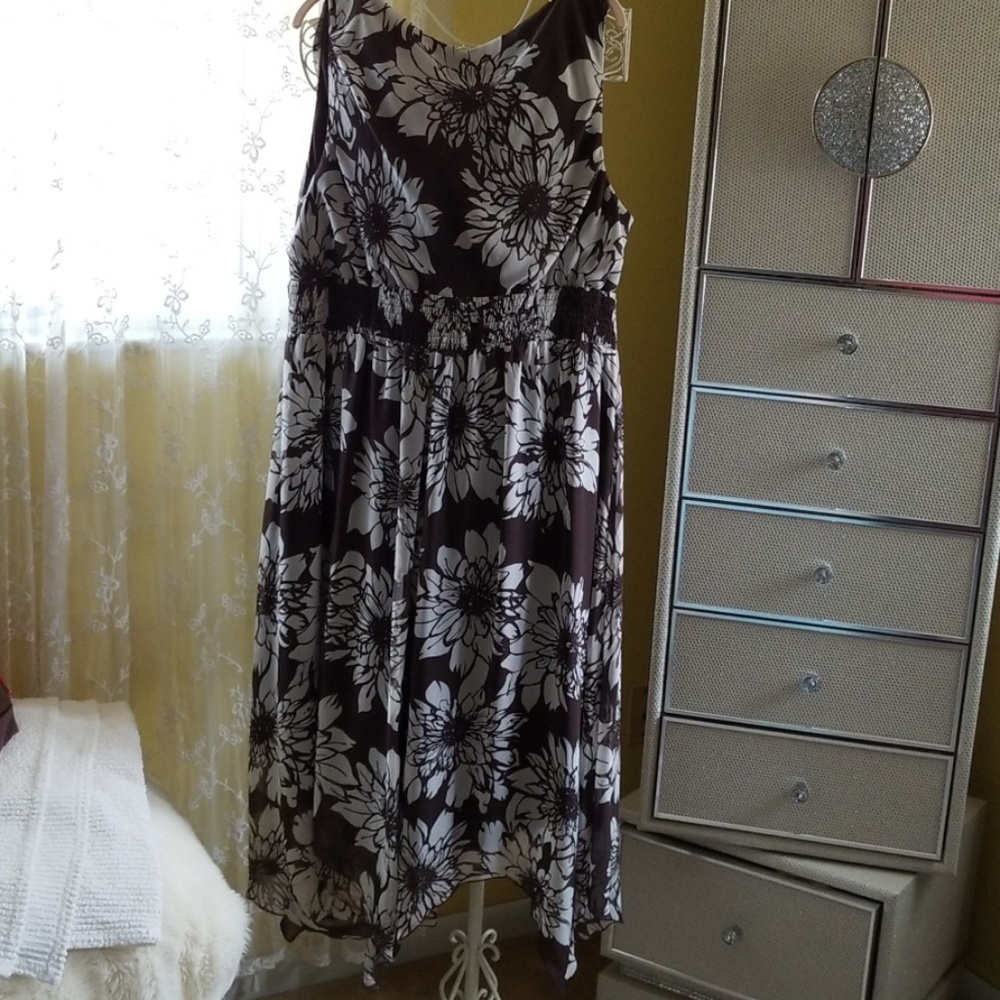 Chocolate Brown & White Floral Print Dress - Picture 8 of 8